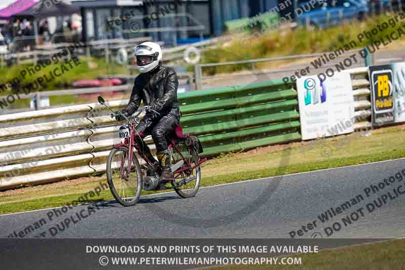 Vintage motorcycle club;eventdigitalimages;mallory park;mallory park trackday photographs;no limits trackdays;peter wileman photography;trackday digital images;trackday photos;vmcc festival 1000 bikes photographs